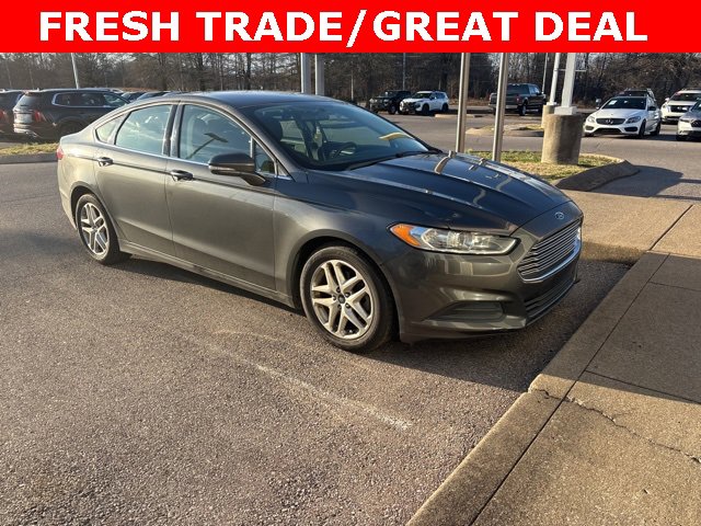 Used 2016 Ford Fusion SE image 2