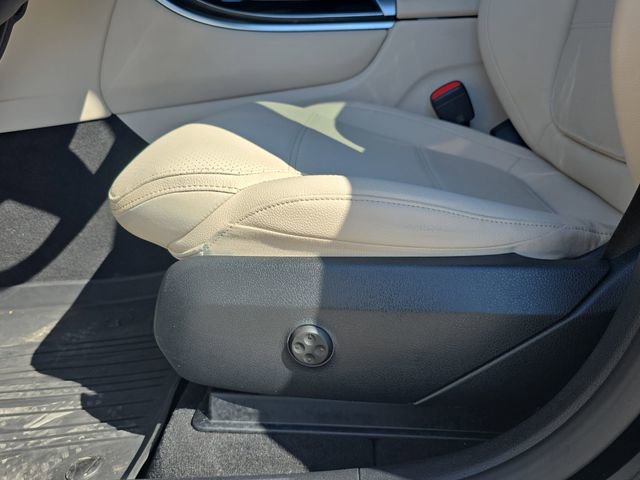 Used 2024 Mercedes-Benz GLC 300 4MATIC image 29