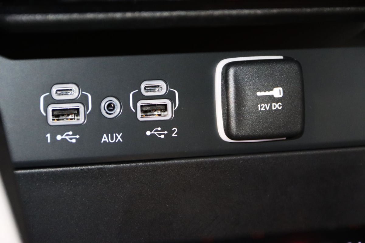 Used 2023 Jeep Grand Cherokee Overland AWD/4WD image 47