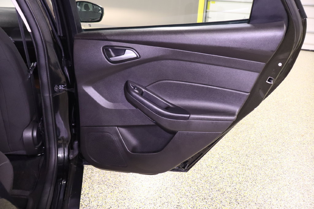 Used 2015 Ford Focus SE FWD image 35