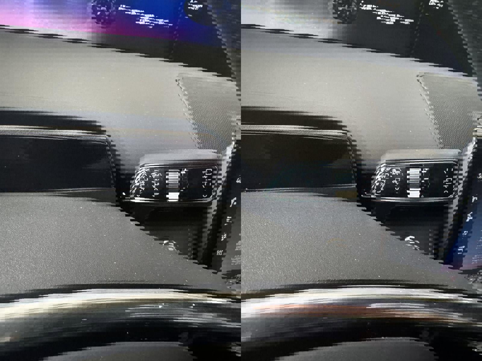 Used 2024 Lincoln Nautilus Reserve w/ Equipment Group 202A image 20