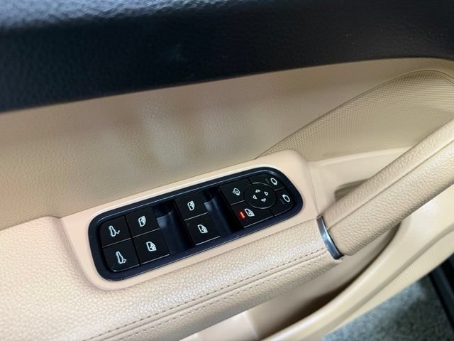 Used 2023 Porsche Cayenne Platinum Edition AWD/4WD image 22