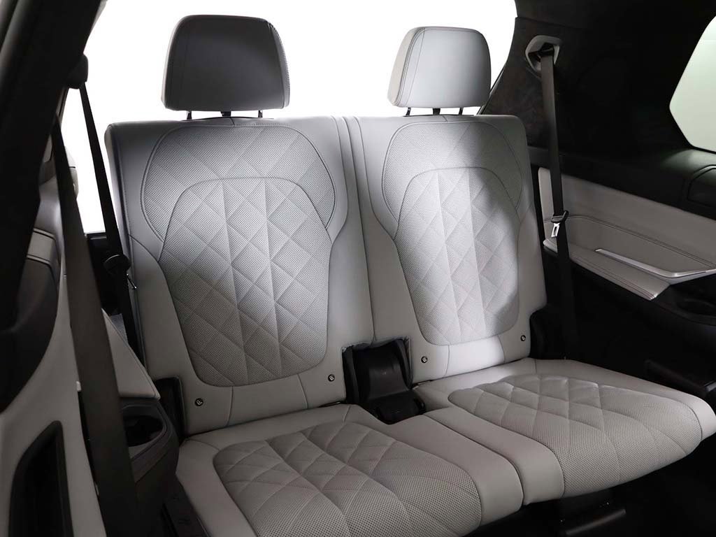 Used 2024 BMW X7 xDrive40i w/ Executive Package image 43