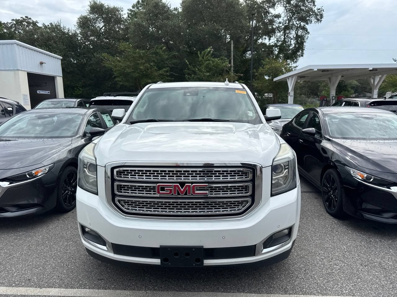 Used 2017 GMC Yukon SLT RWD image 2
