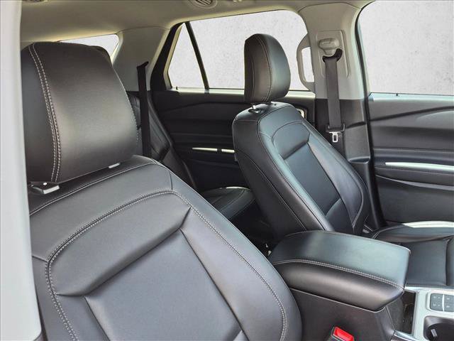 Used 2023 Ford Explorer XLT w/ Equipment Group 202A RWD image 16