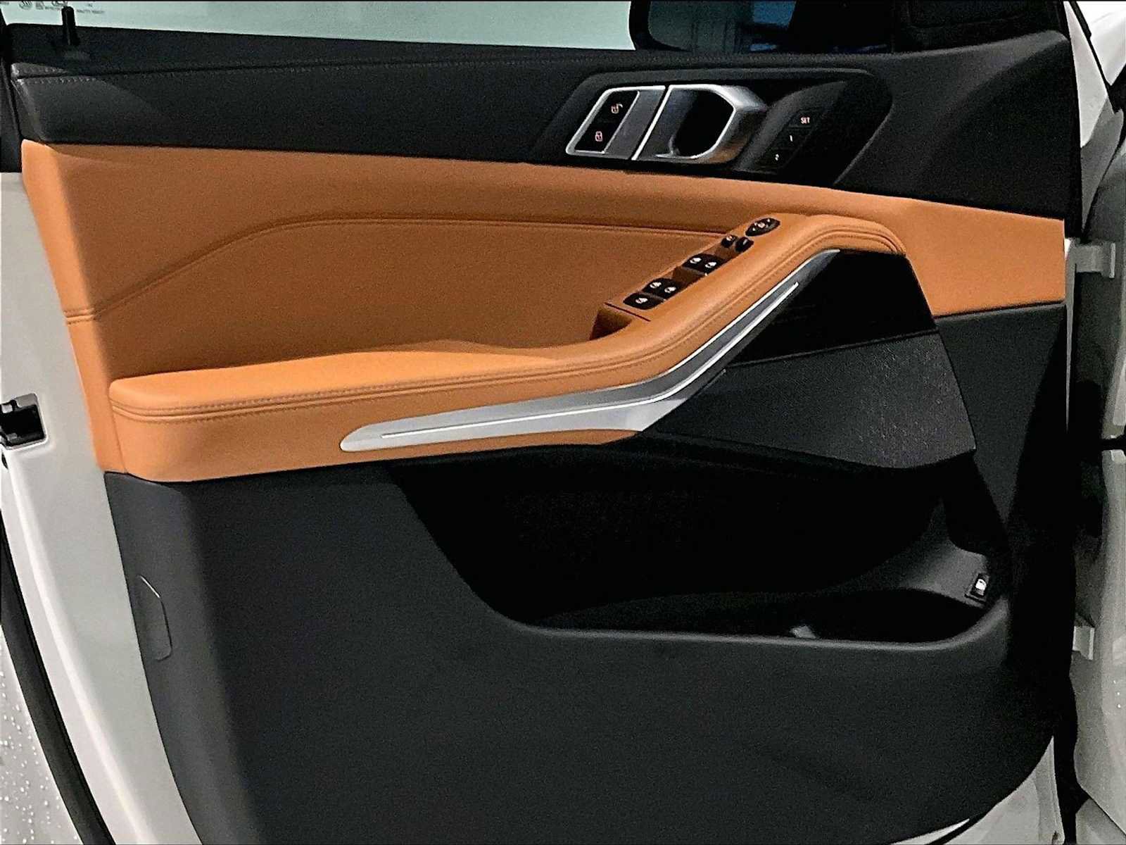 Used 2025 BMW X5 xDrive50e w/ M Sport Package image 26