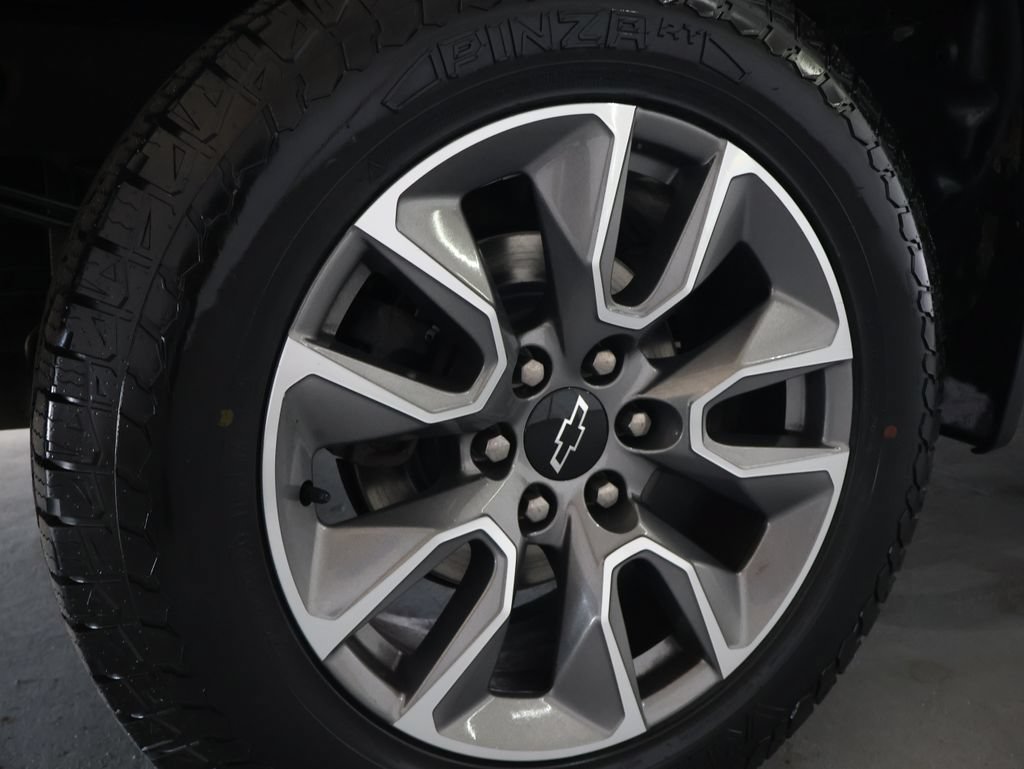 Used 2022 Chevrolet Silverado 1500 LT AWD/4WD image 31