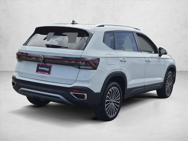 New 2027 Volkswagen Taos SE FWD image 2