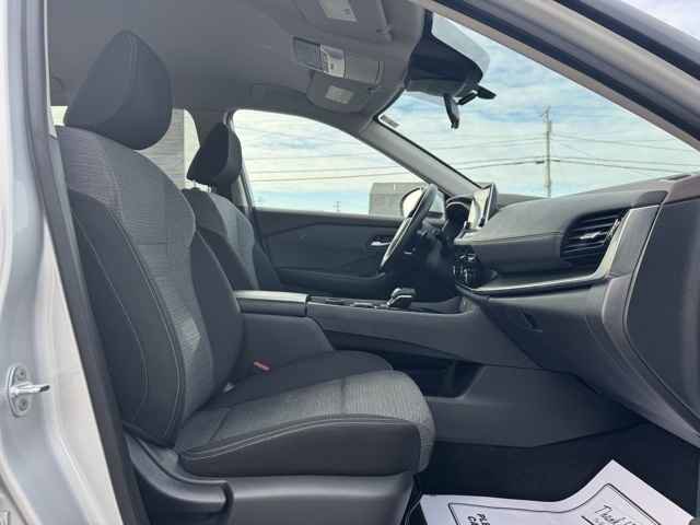 Used 2022 Nissan Rogue SV image 9