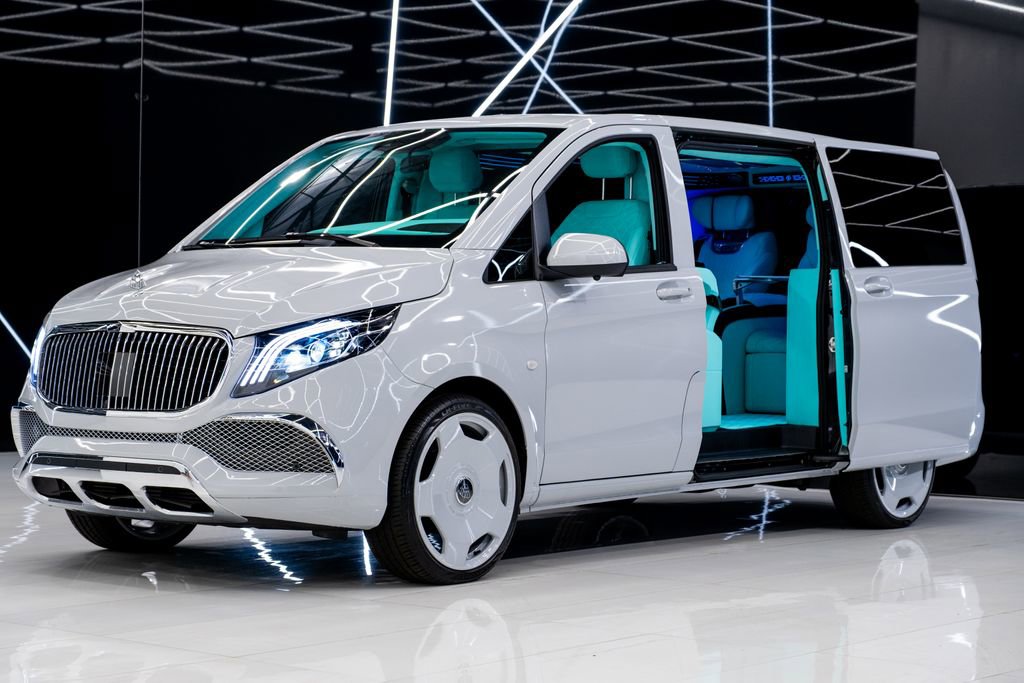 Used 2023 Mercedes-Benz Metris Passenger image 3