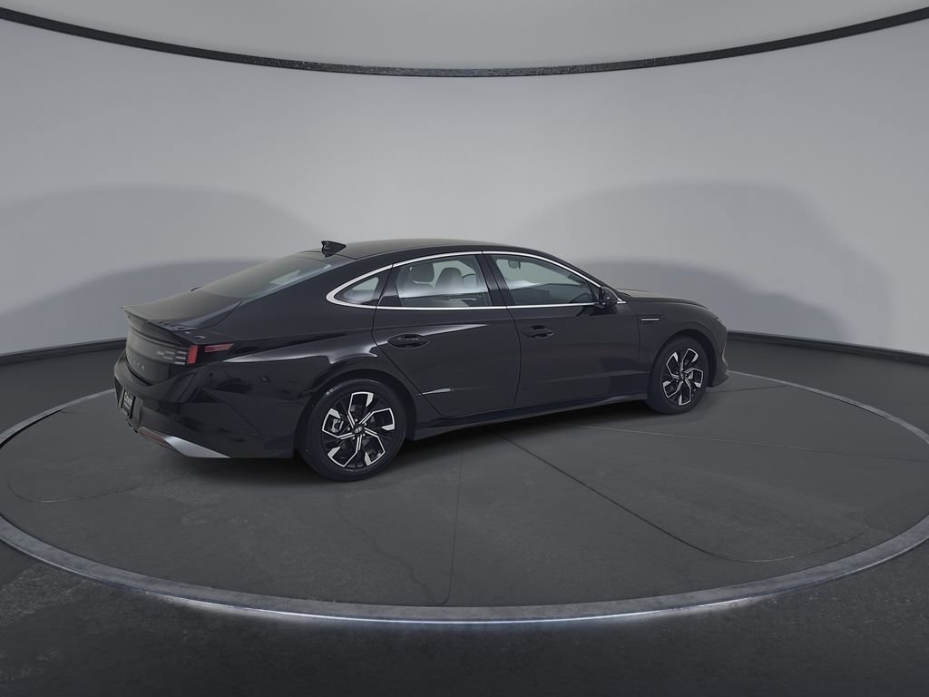Used 2025 Hyundai Sonata SEL FWD image 16