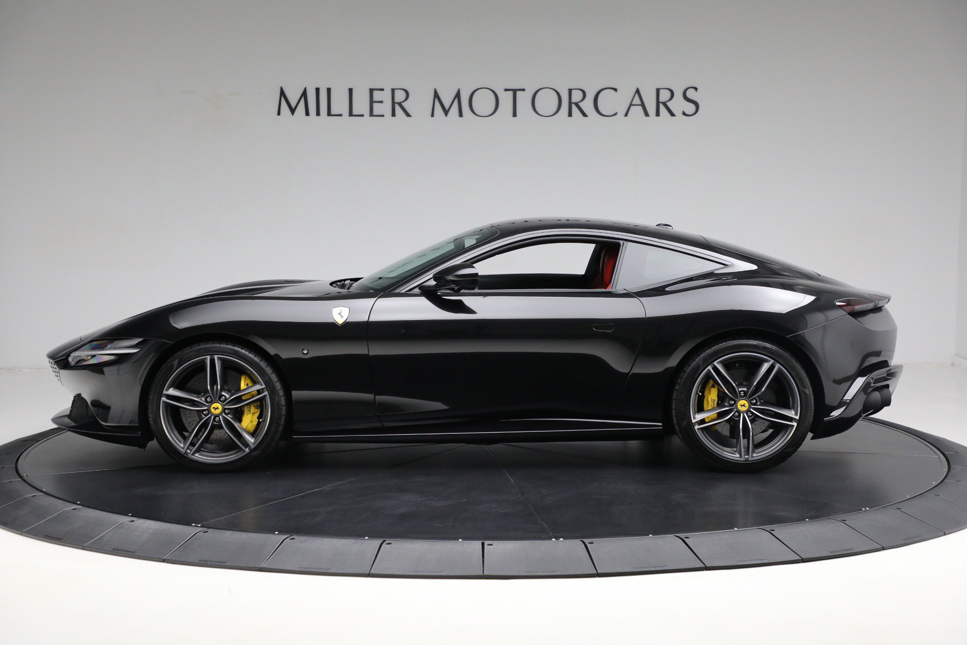 Certified 2022 Ferrari Roma RWD image 3