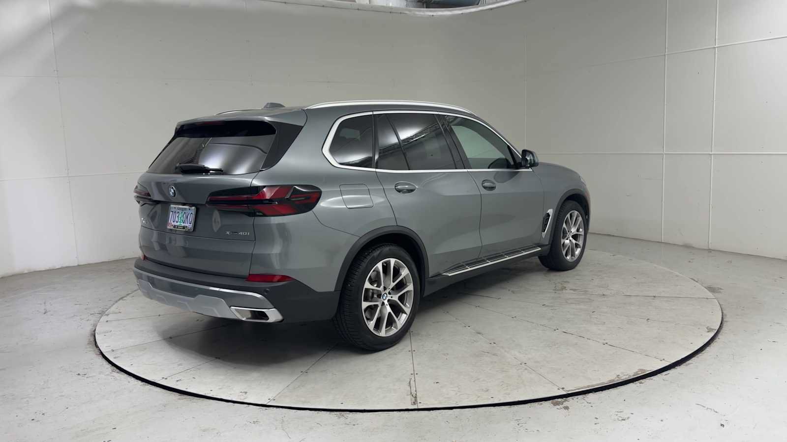 Used 2024 BMW X5 xDrive40i w/ Premium Package AWD/4WD image 2