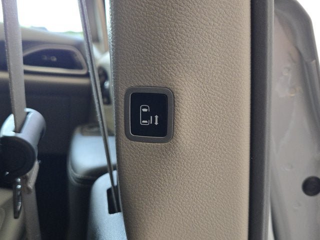 Used 2024 Chrysler Pacifica Touring-L FWD image 9