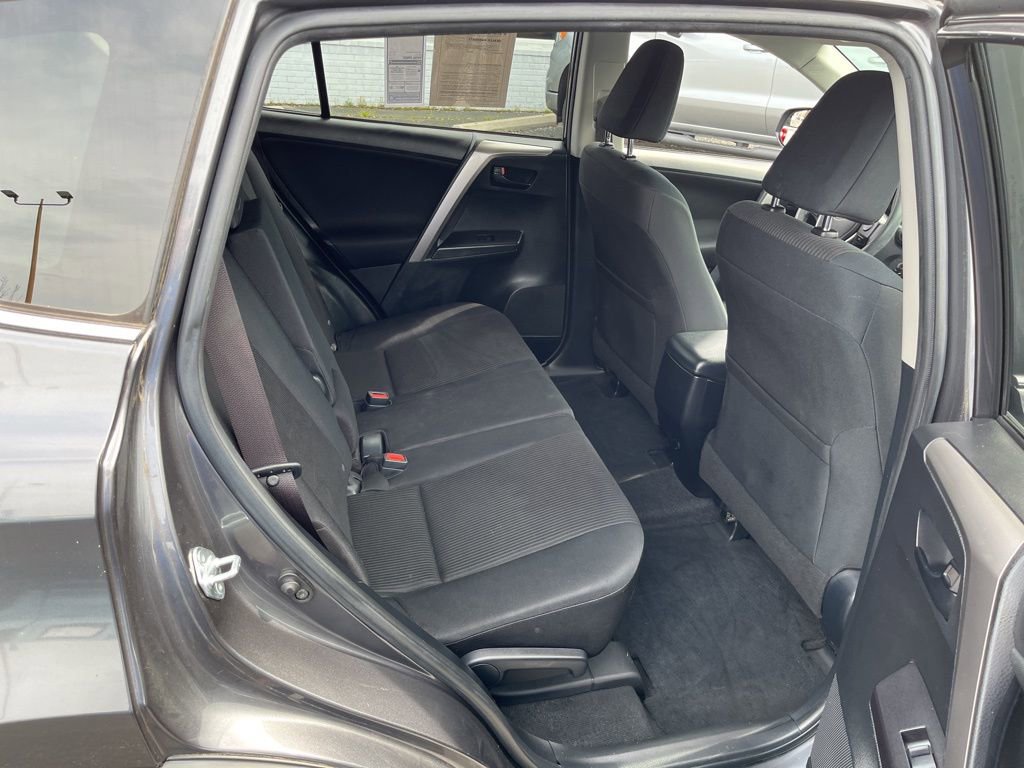 Used 2016 Toyota RAV4 LE image 33