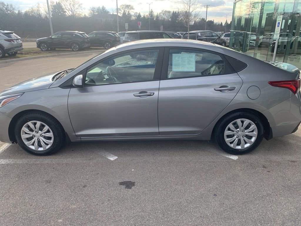 Used 2021 Hyundai Accent SE image 2