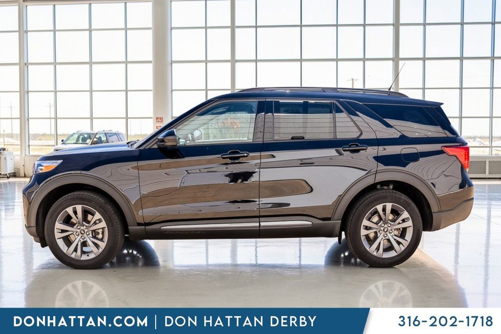 Used 2023 Ford Explorer XLT w/ Equipment Group 202A AWD/4WD image 2