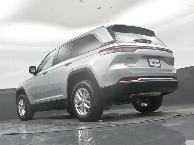 New 2026 Jeep Grand Cherokee Laredo w/ Trailer Tow Package AWD/4WD image 43