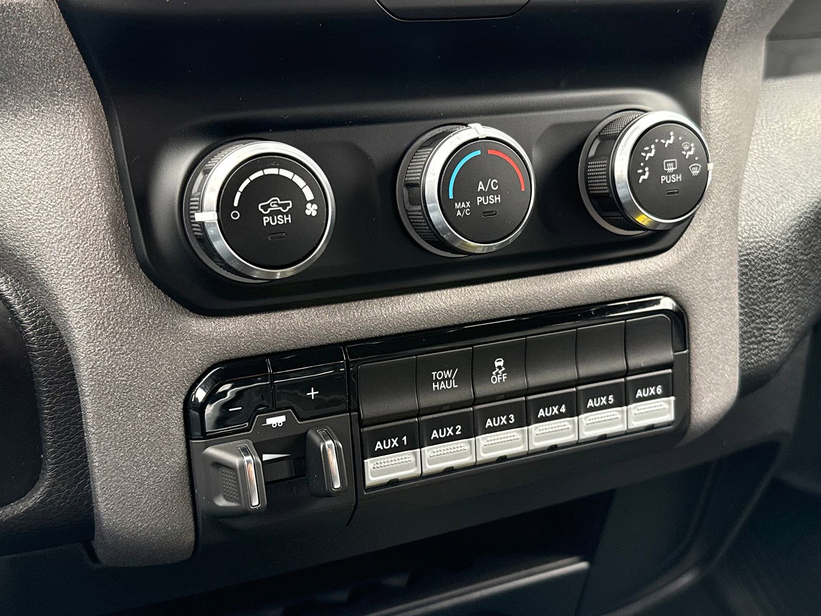 Used 2024 RAM 2500 Tradesman w/ Chrome Appearance Group image 24