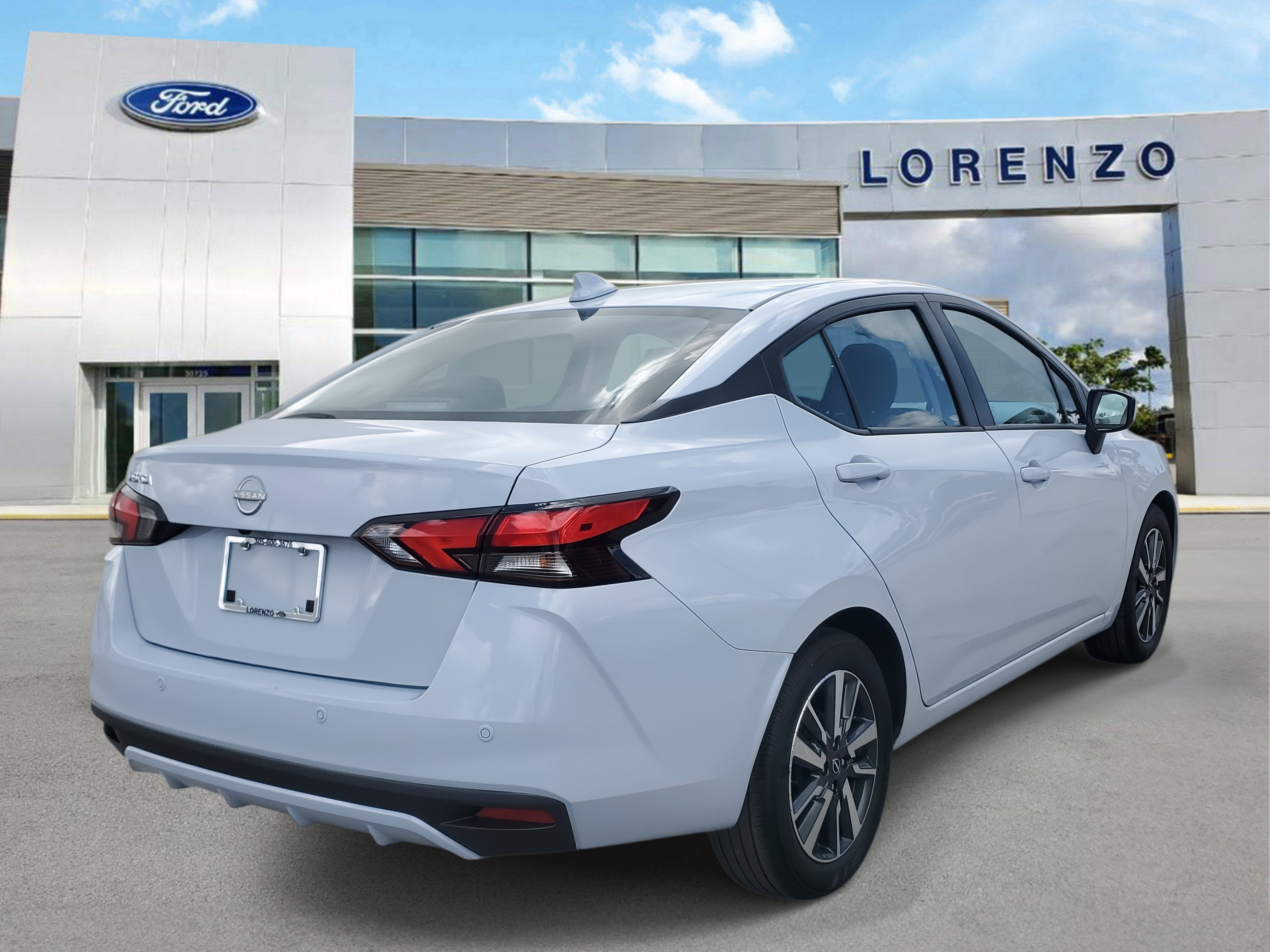 Used 2025 Nissan Versa SV image 5