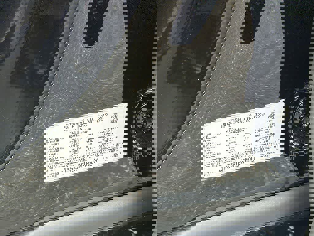 Used 2023 Tesla Model S image 9