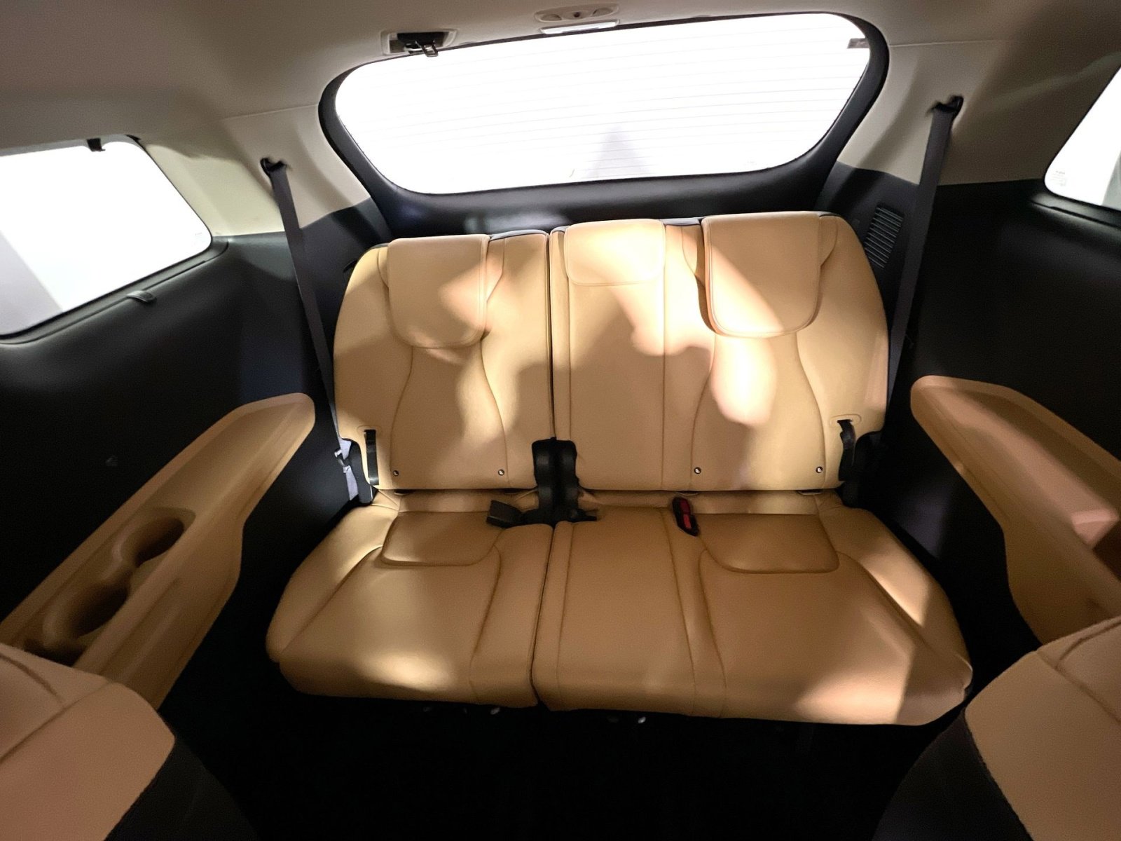 Used 2024 Kia Carnival EX image 27