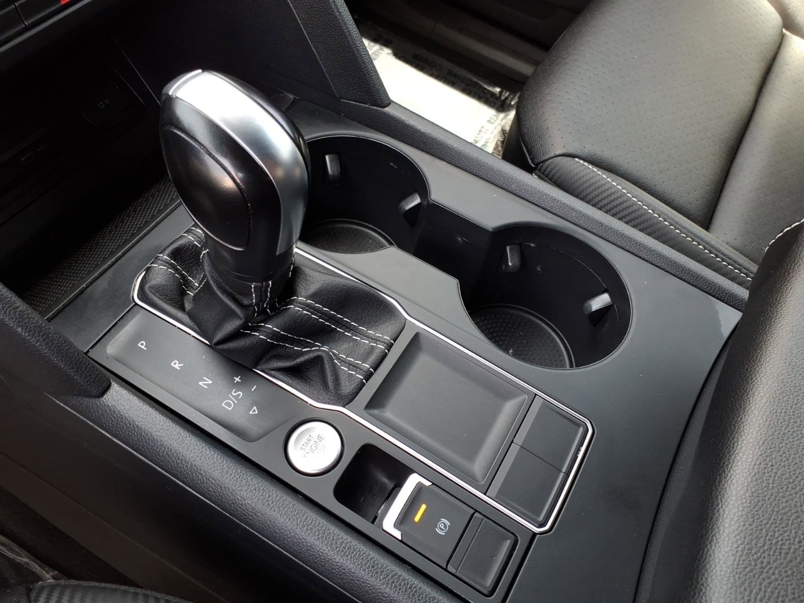 Certified 2021 Volkswagen Atlas Cross Sport SE FWD image 30