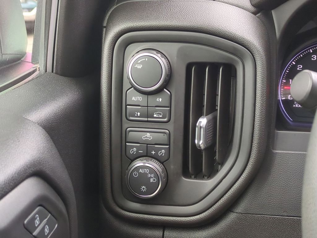 Used 2019 Chevrolet Silverado 1500 Custom w/ Custom Value Package image 24