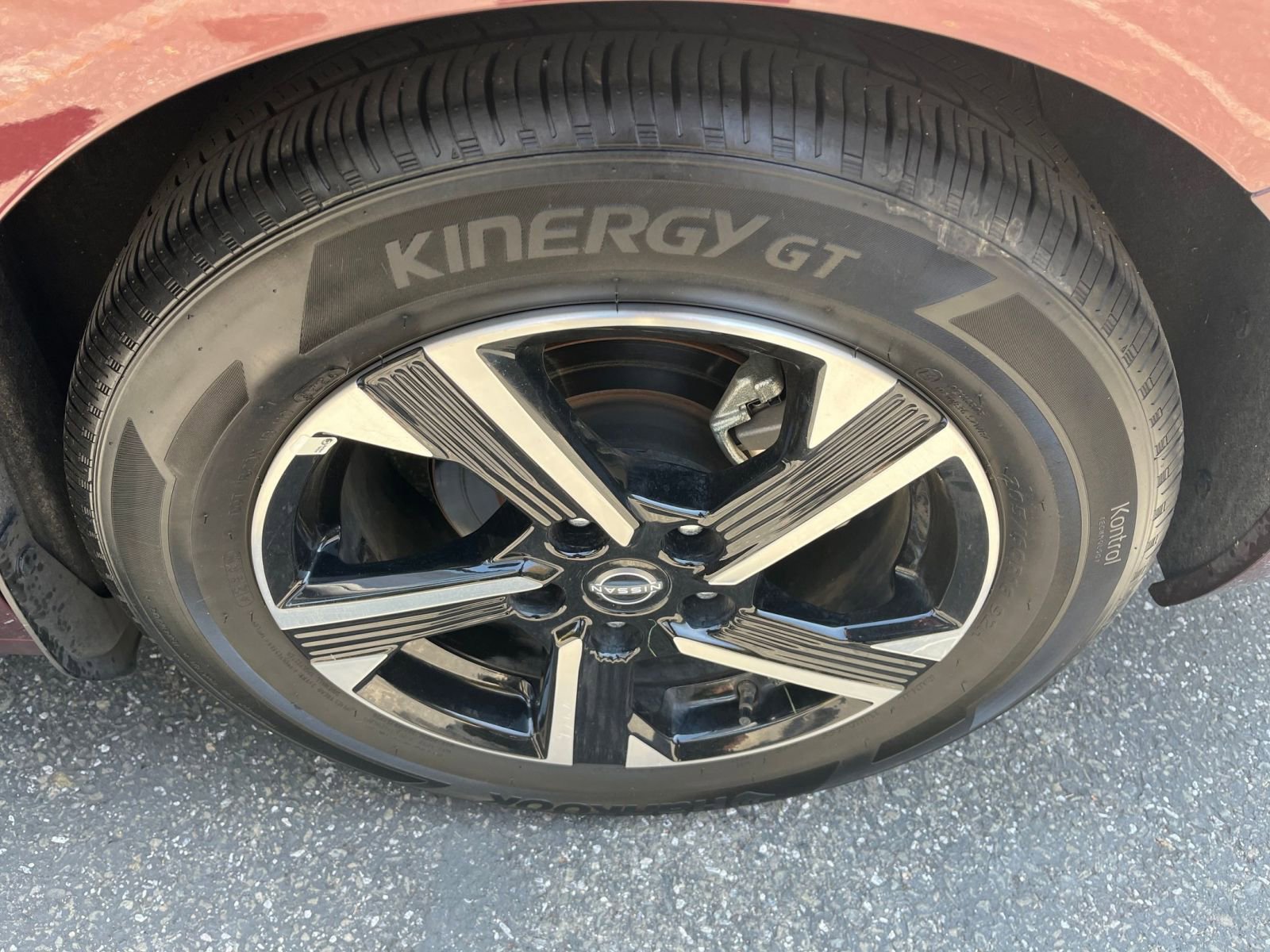 Used 2025 Nissan Sentra SV FWD image 28