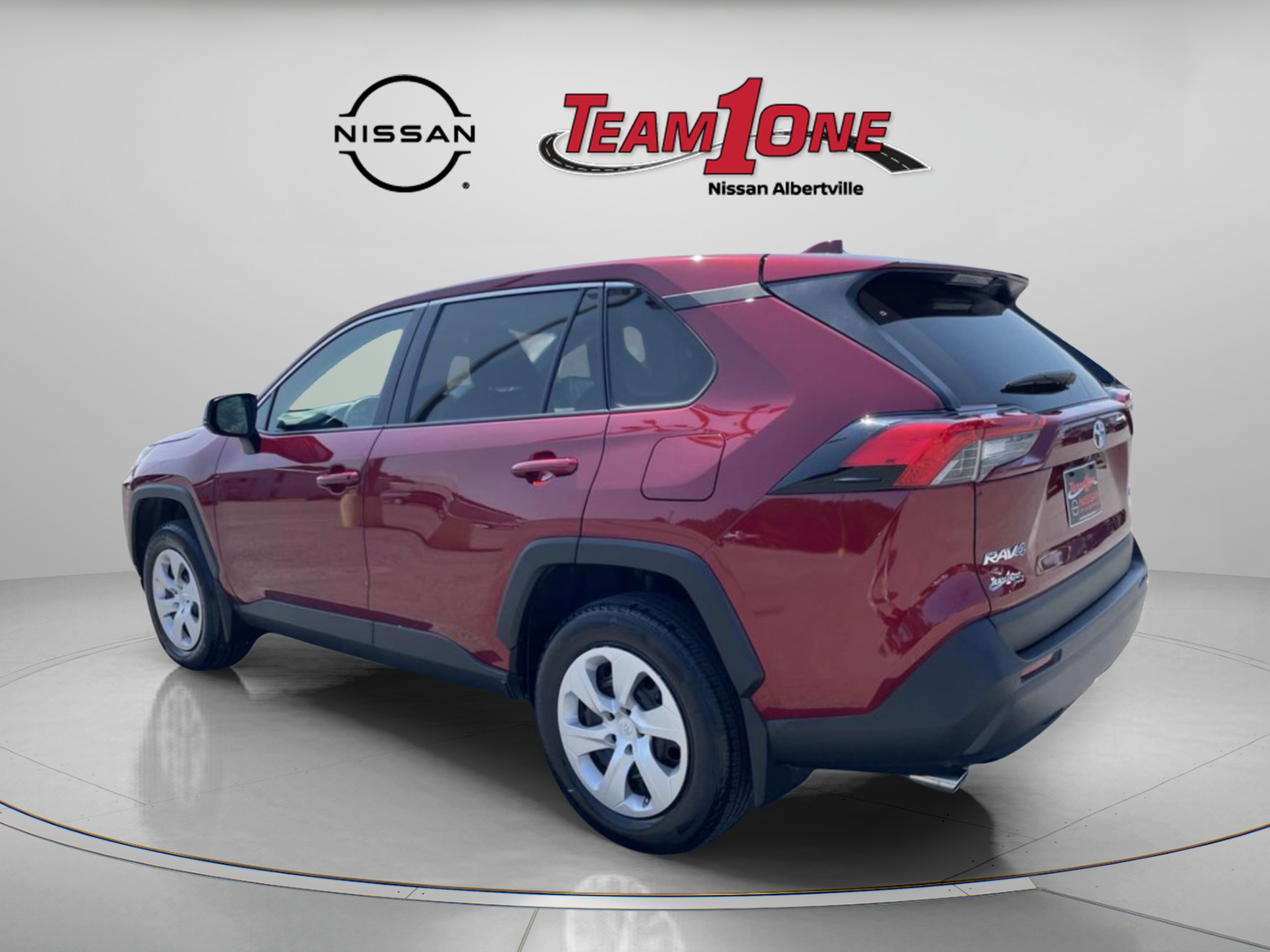 Used 2024 Toyota RAV4 LE FWD image 6