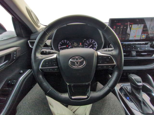 Used 2021 Toyota Highlander Limited image 18