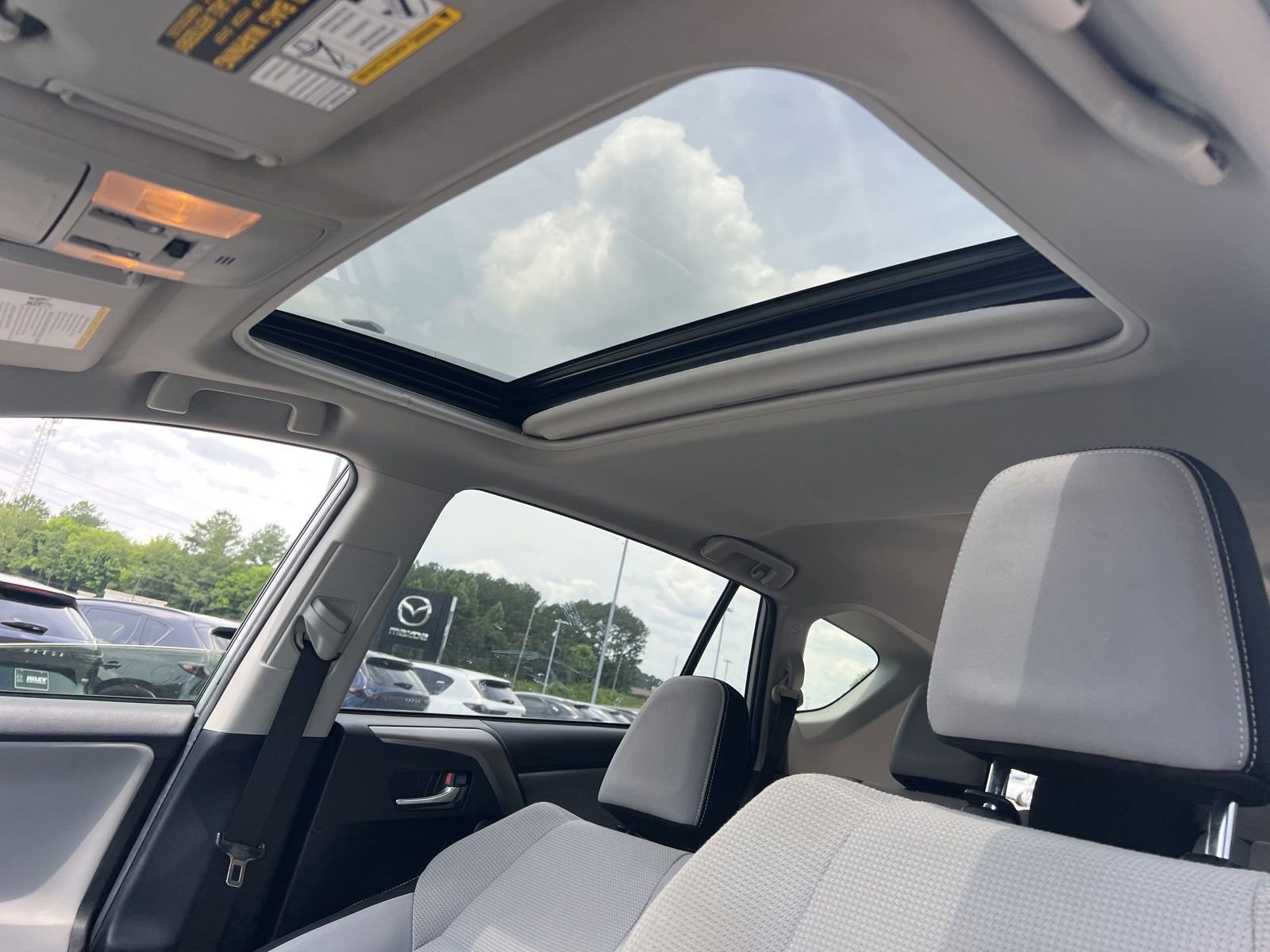 Used 2017 Toyota RAV4 XLE AWD/4WD image 22
