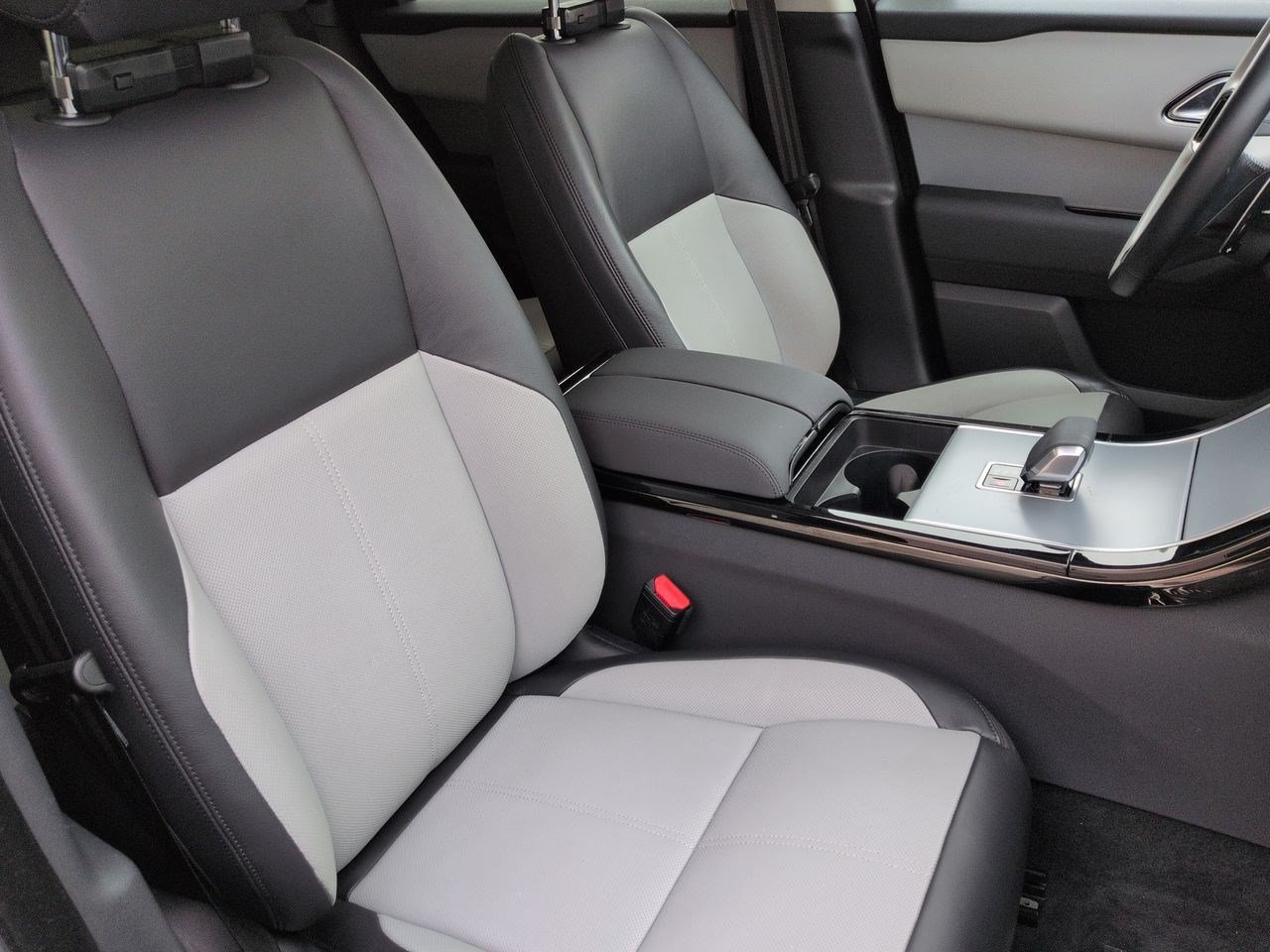 Certified 2025 Land Rover Range Rover Velar S AWD/4WD image 26