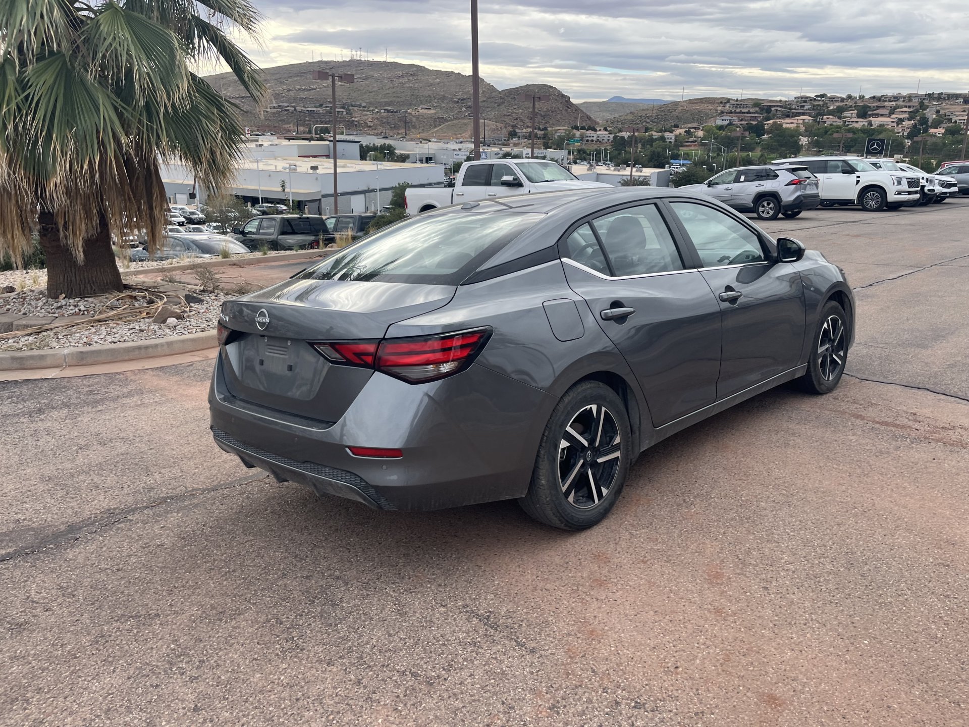 Used 2025 Nissan Sentra SV FWD image 5