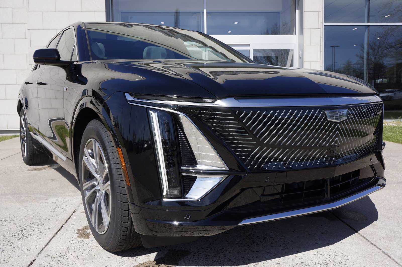New 2024 Cadillac Lyriq Luxury image 2
