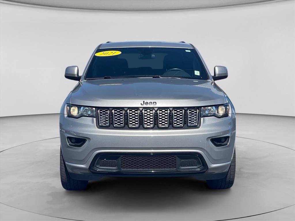 Used 2021 Jeep Grand Cherokee Laredo X AWD/4WD image 2