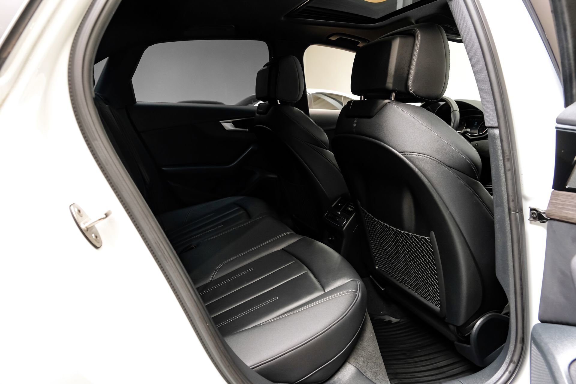 Used 2023 Audi A4 2.0T Premium w/ Convenience Package image 40