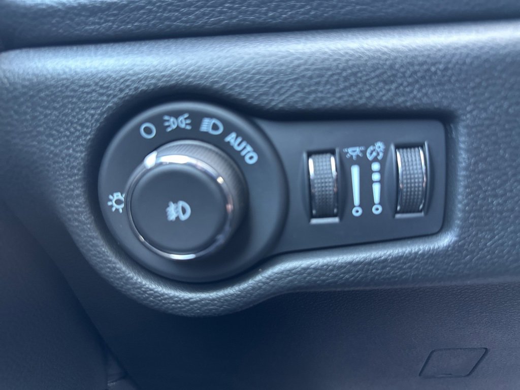 New 2026 Chrysler Pacifica Select image 23