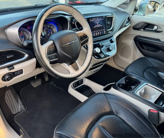 Used 2019 Chrysler Pacifica Limited image 11