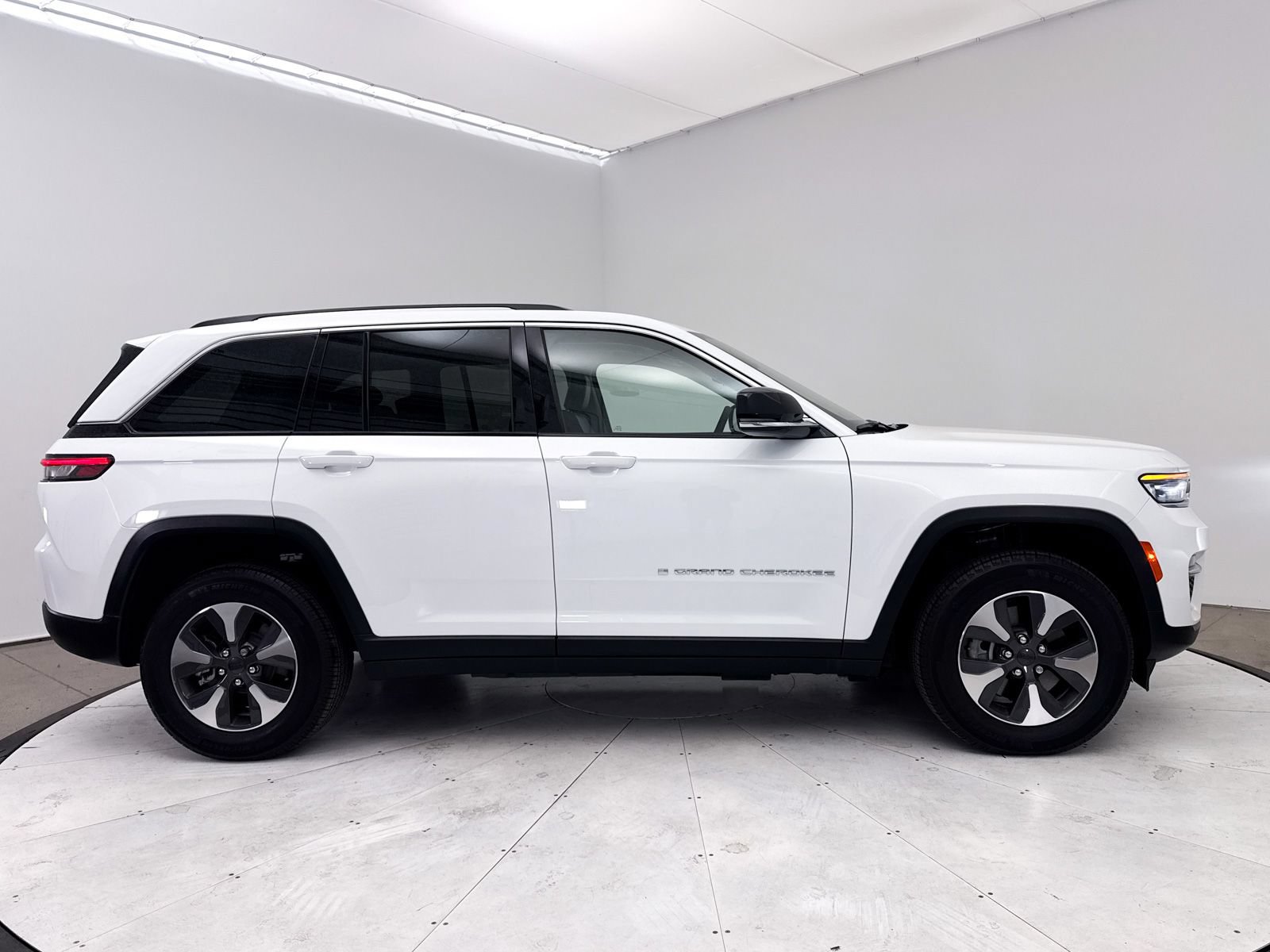 Used 2023 Jeep Grand Cherokee 4WD 4xe image 30