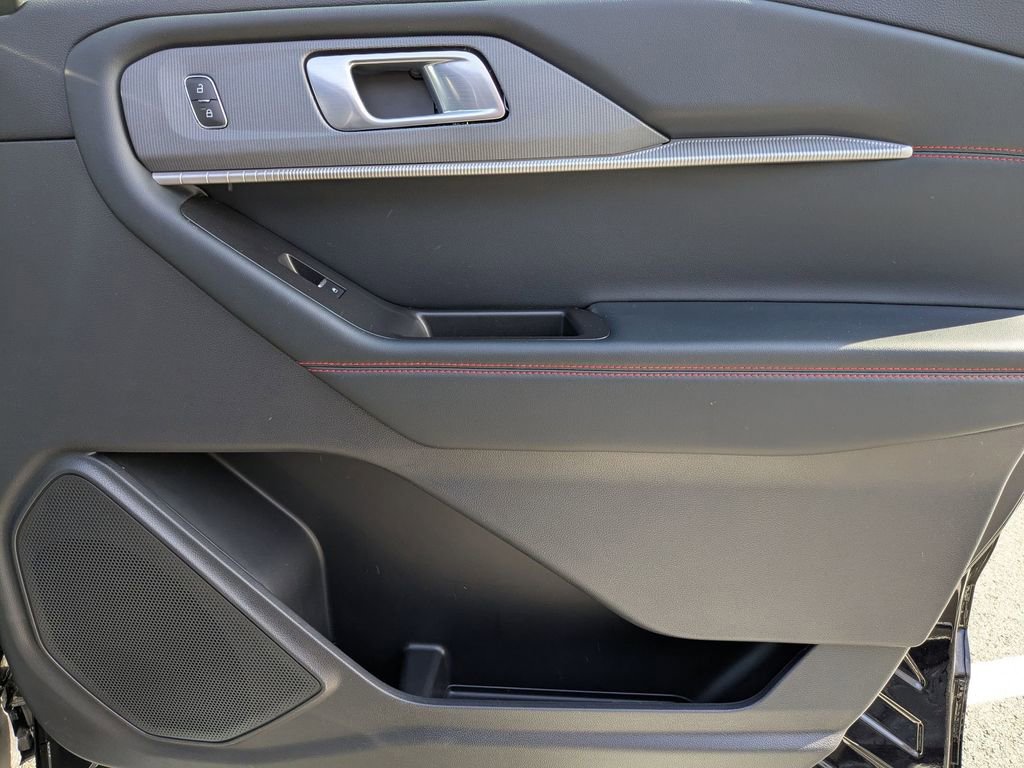 Used 2025 Ford Explorer ST-Line w/ ST-Line Street Pack image 32