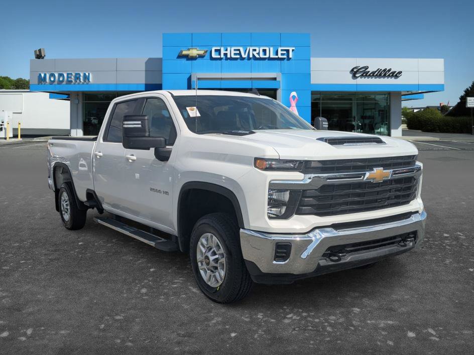 Used 2024 Chevrolet Silverado 2500 LT AWD/4WD image 3