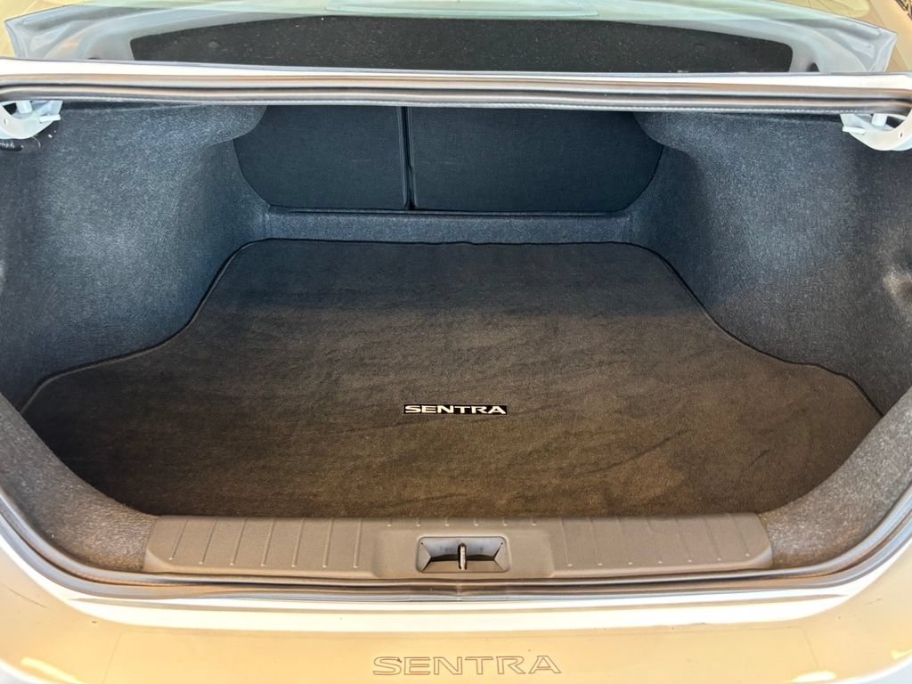 Certified 2025 Nissan Sentra SR FWD image 32