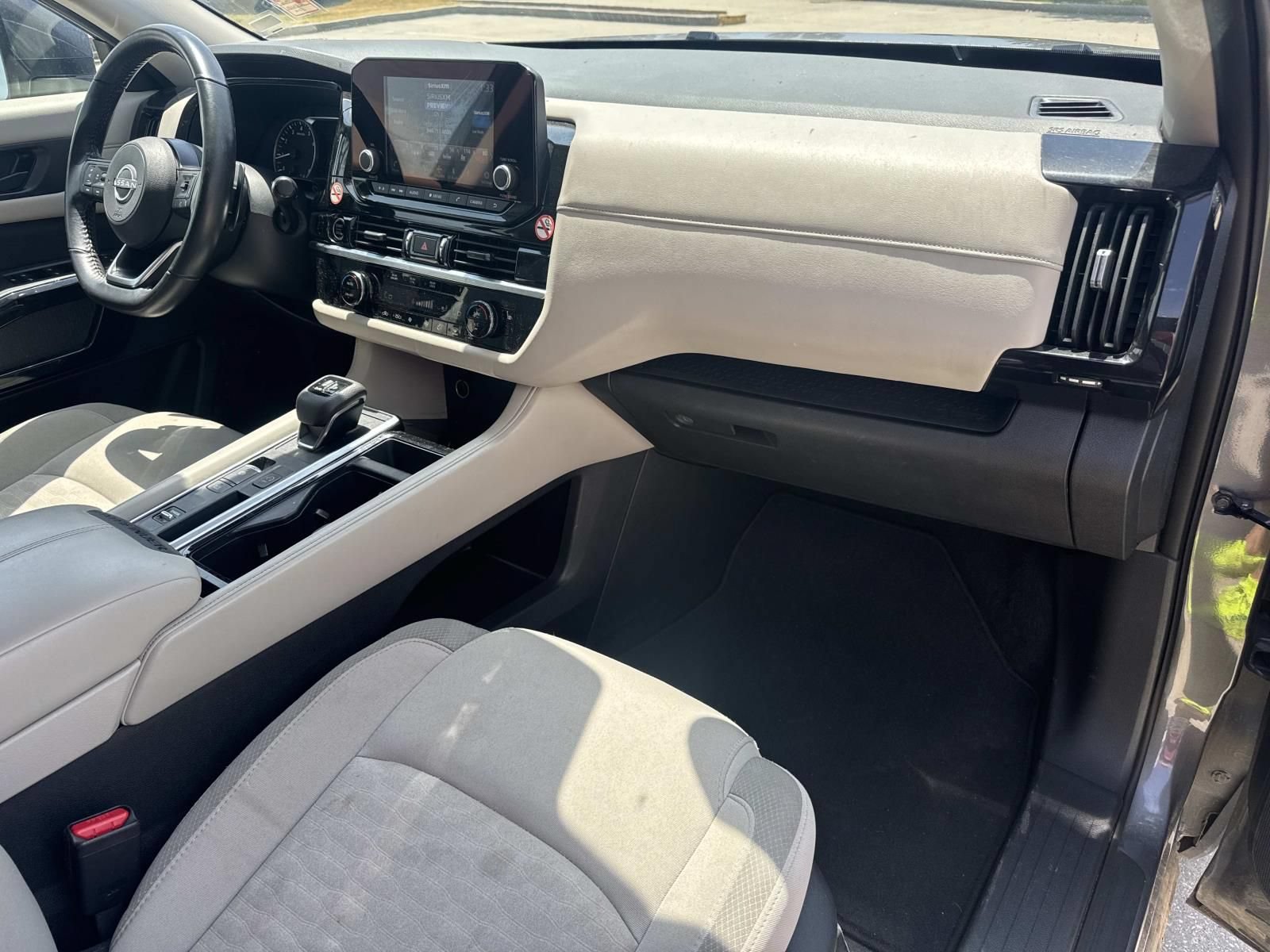 Used 2024 Nissan Pathfinder SV FWD image 11