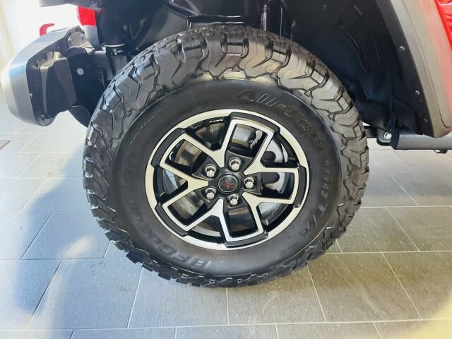 Used 2025 Jeep Wrangler Unlimited Rubicon AWD/4WD image 32