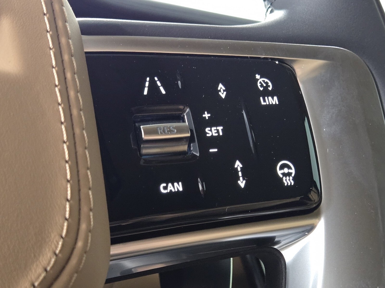 New 2025 Land Rover Range Rover SE image 26