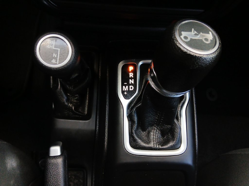 Used 2018 Jeep Wrangler Unlimited Sport S AWD/4WD image 10