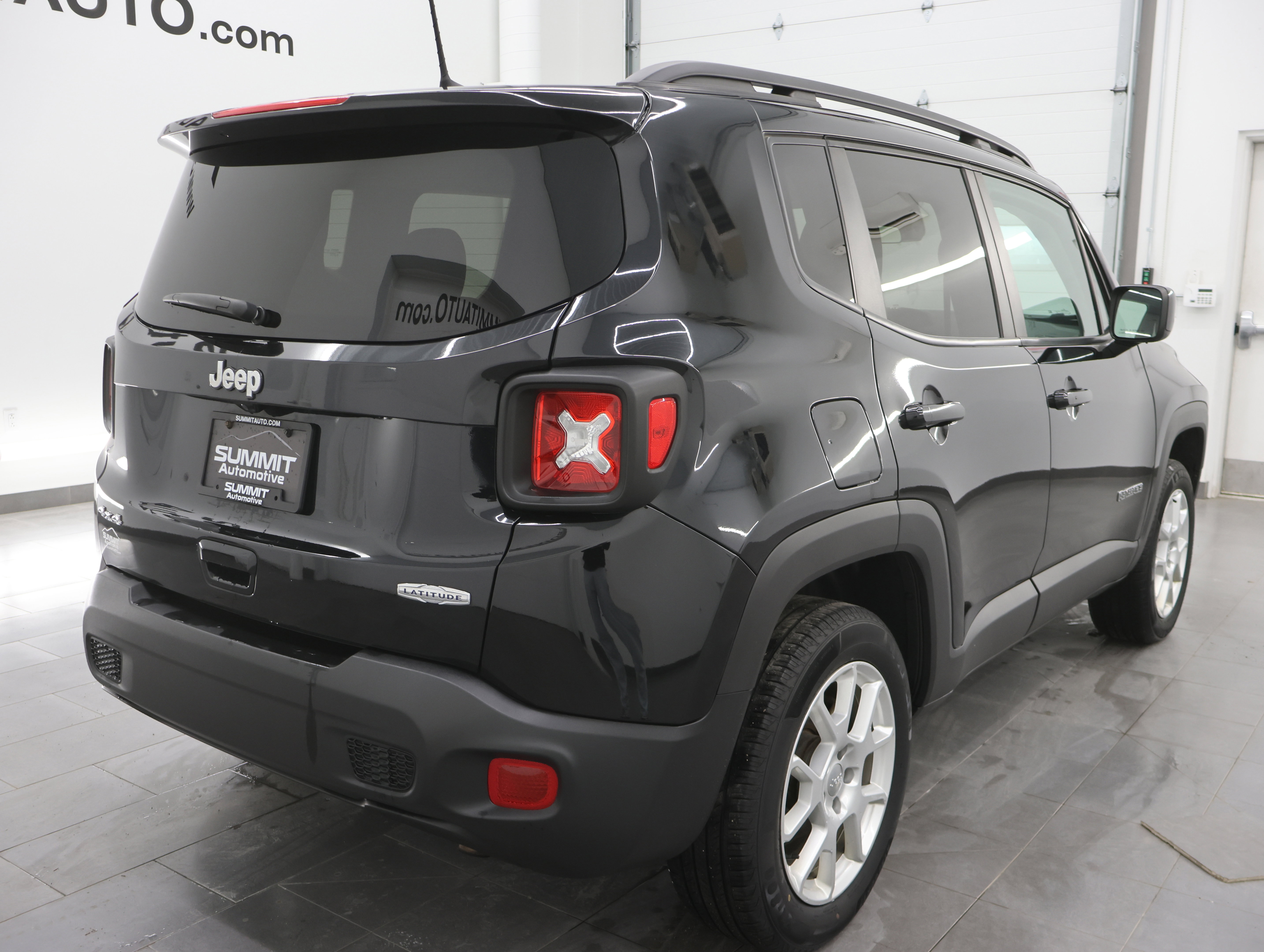 Used 2019 Jeep Renegade Latitude AWD/4WD image 5