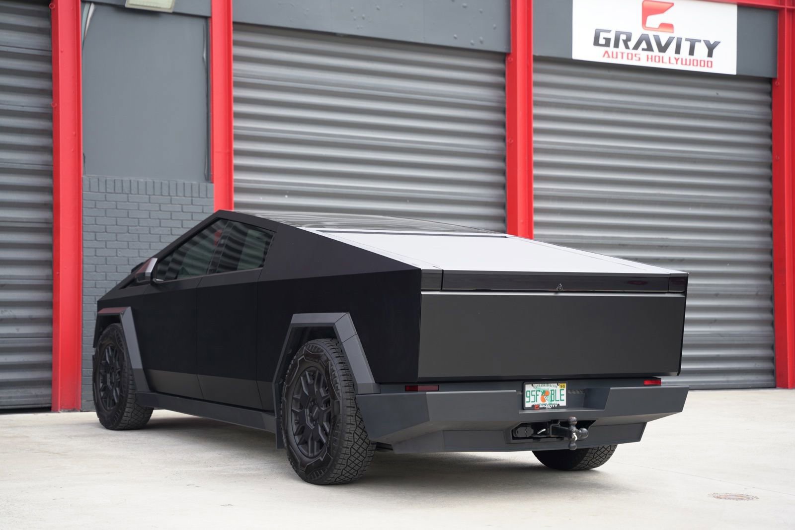 Used 2024 Tesla Cybertruck AWD Crew Cab image 3