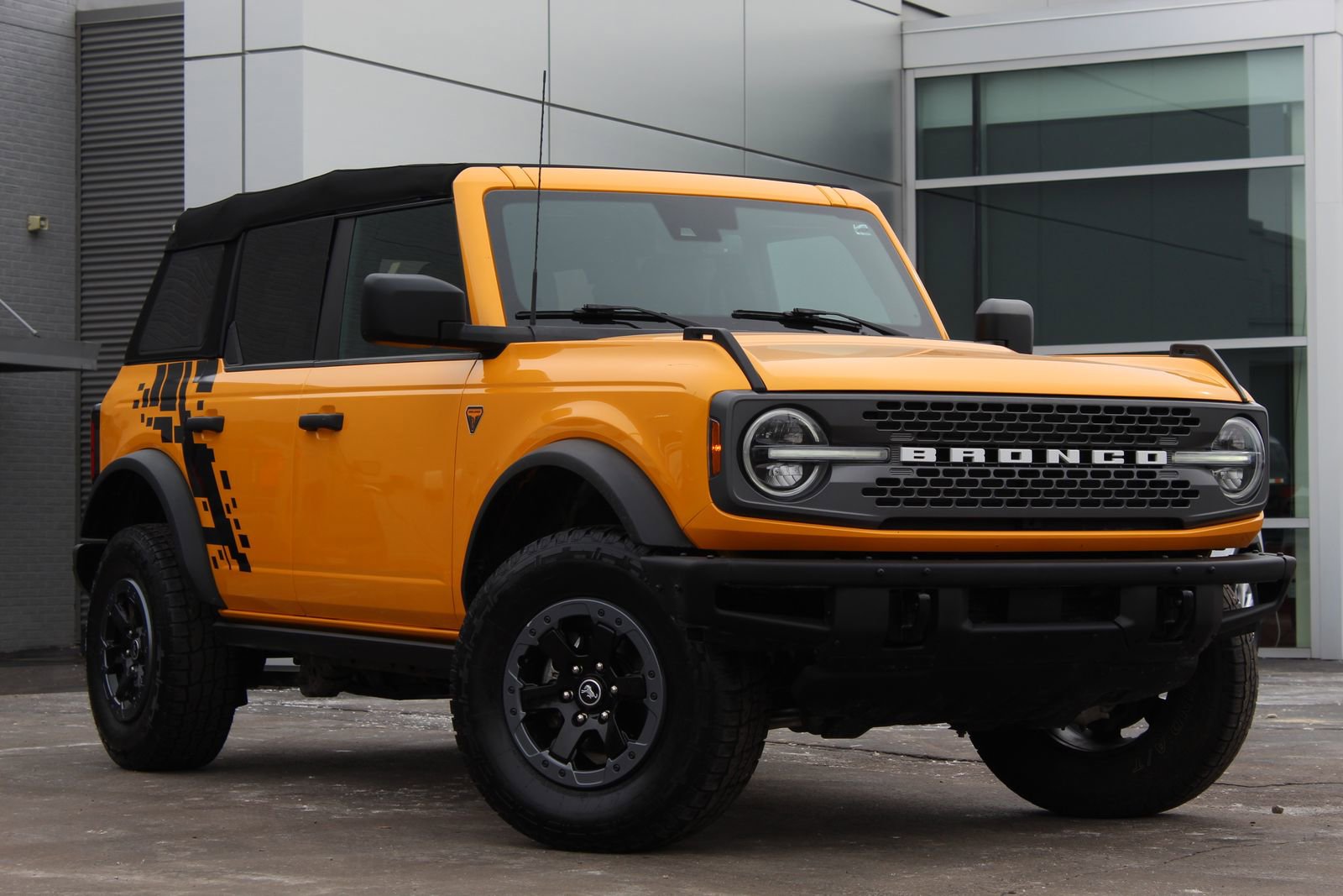 Used 2021 Ford Bronco Badlands image 1